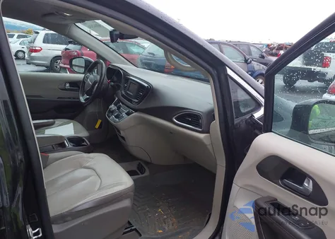 2017 Chrysler Pacifica Touring-L z USA, uszkodzony, nr VIN 2C4RC1BG0HR504032